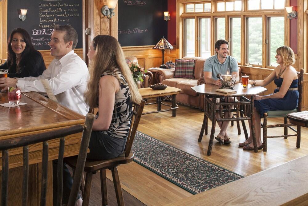 Friends Lake Inn