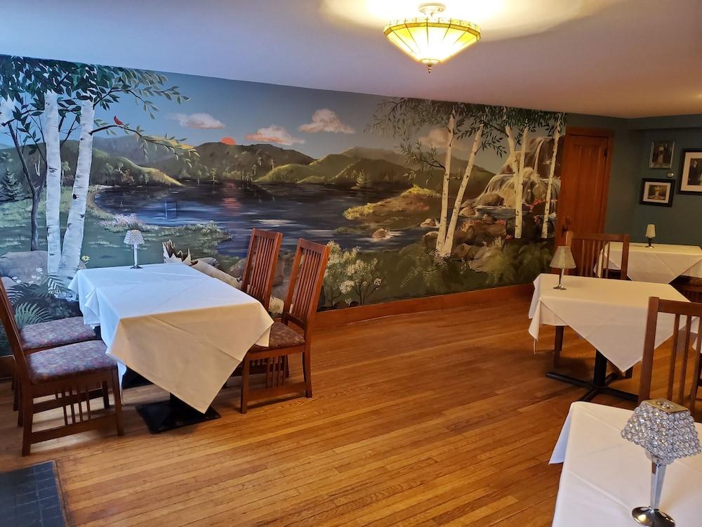 Friends Lake Inn
