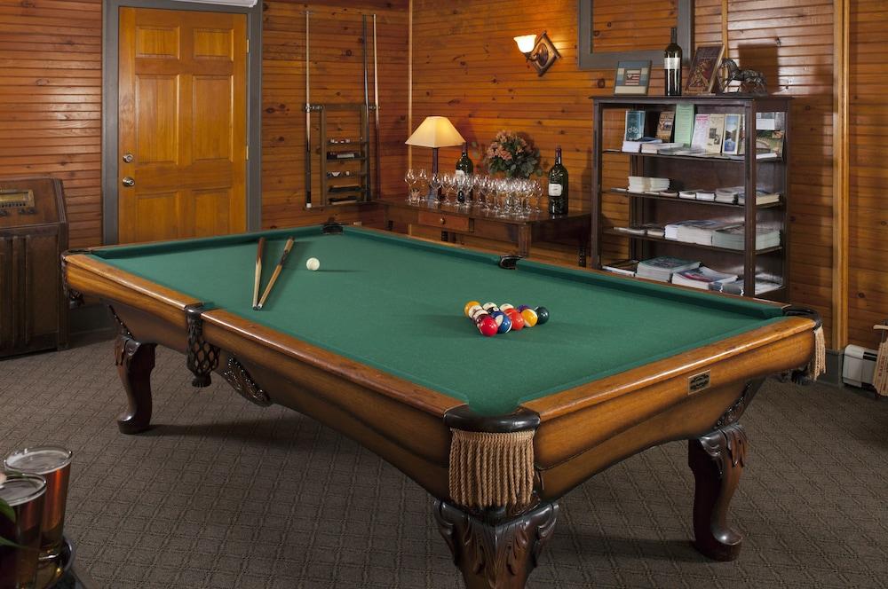 Friends Lake Inn