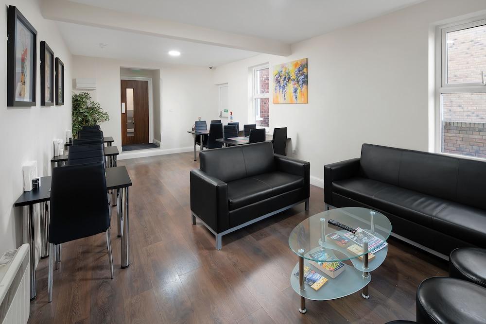 Flexistay Addiscombe Aparthotel