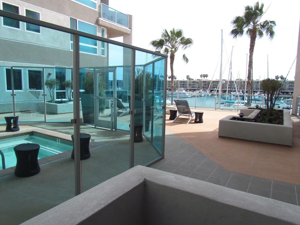 Romantic Studio with Bay View
