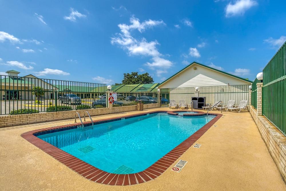 Regency Inn & Suites