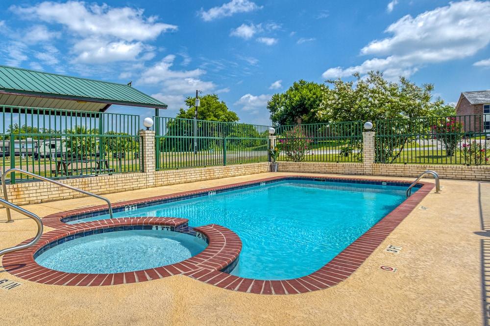 Regency Inn & Suites