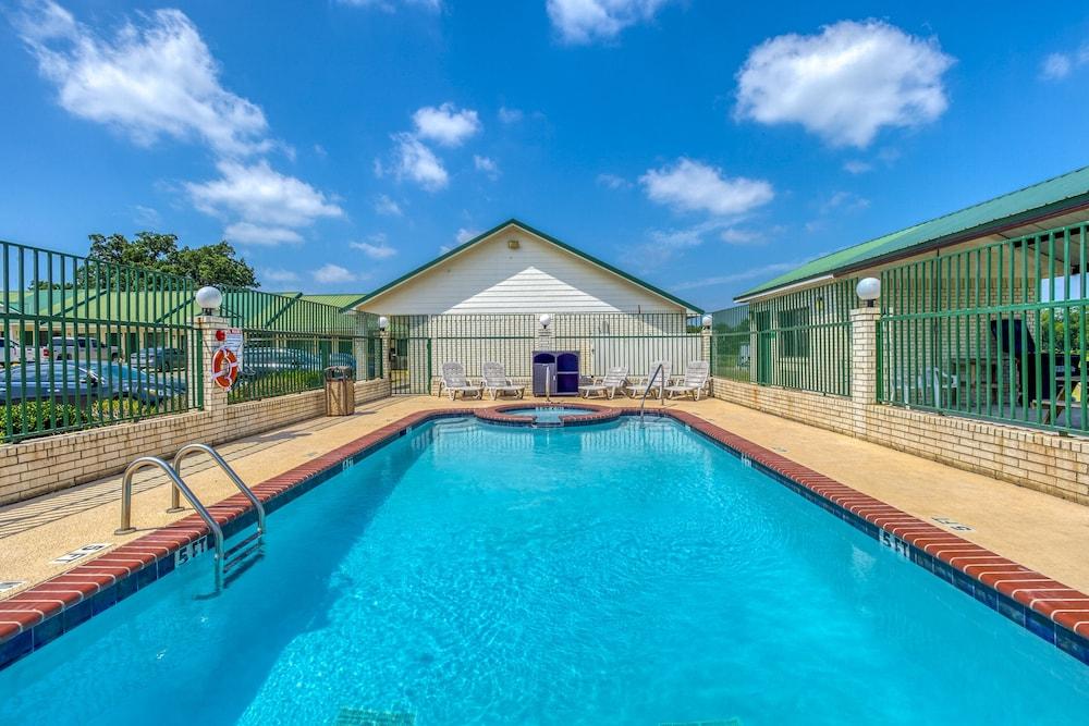 Regency Inn & Suites