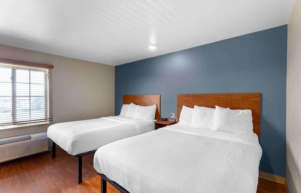 Woodsprings Suites Aurora East