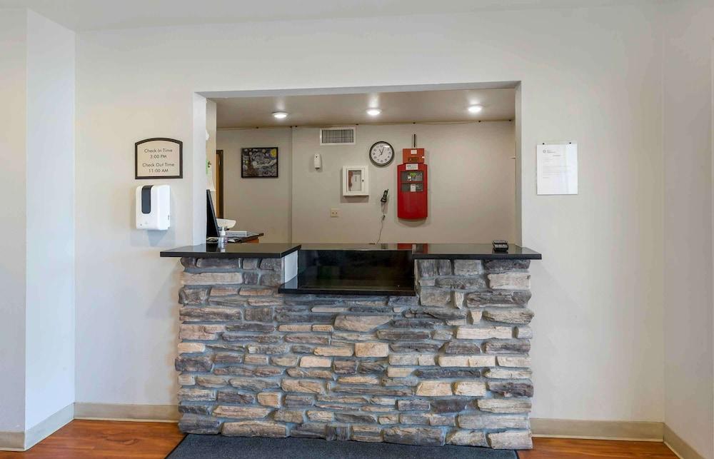 Woodsprings Suites Aurora East
