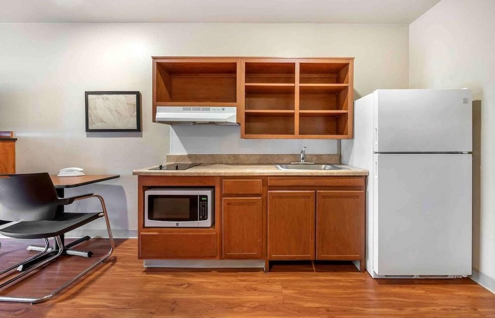 Woodsprings Suites Aurora East
