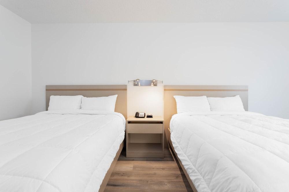 Travelodge by Wyndham Elkhart