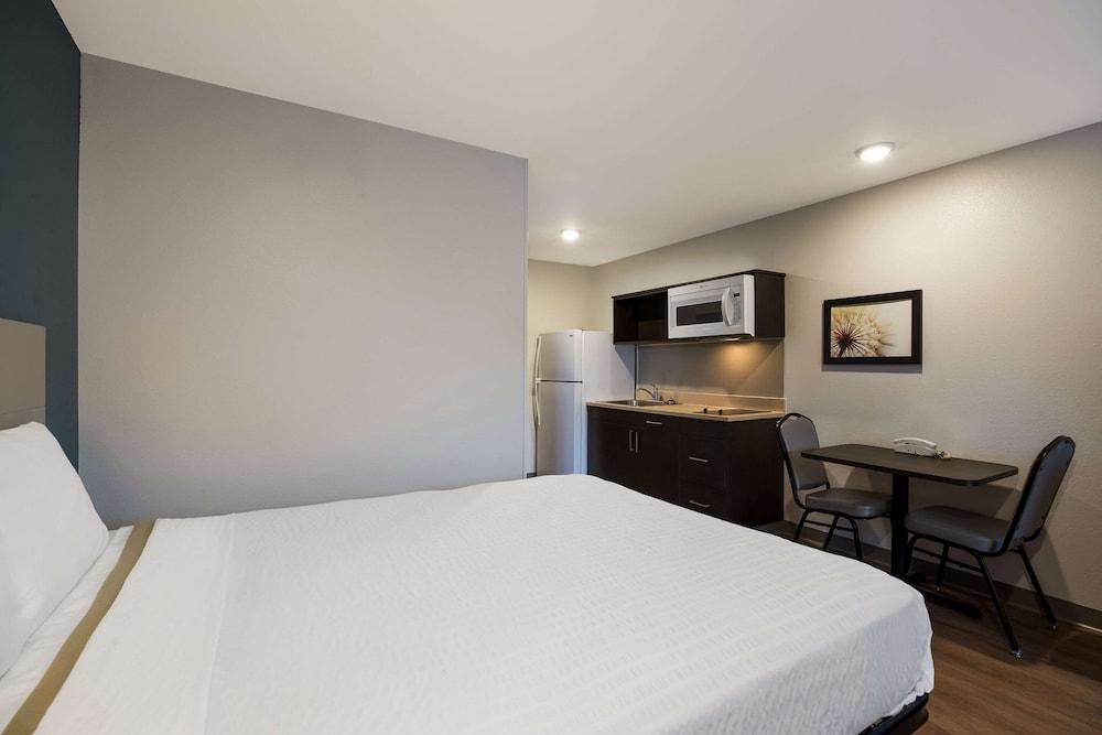WoodSpring Suites Orlando Clarcona
