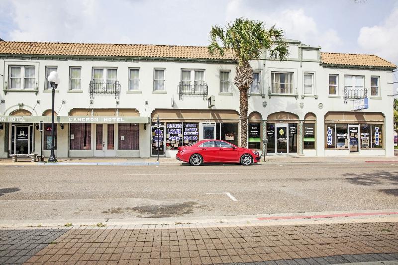 OYO Cameron Historic Hotel Brownsville I-69E