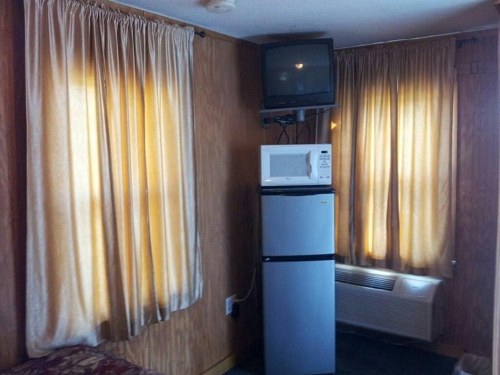 Rainbow Motel