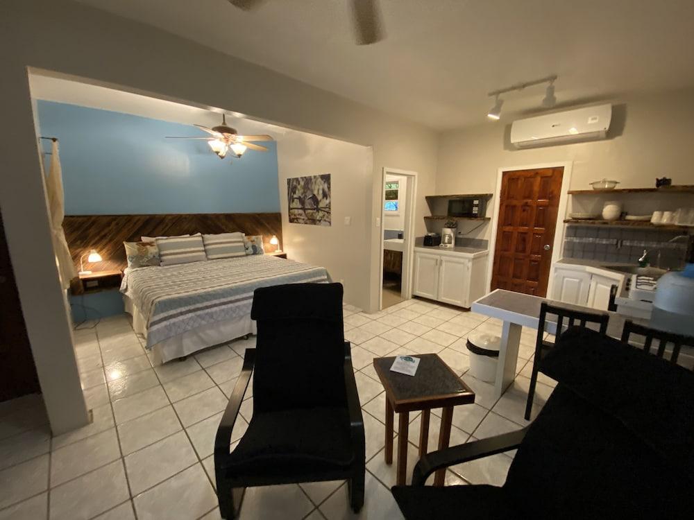 Mariposa Lodge