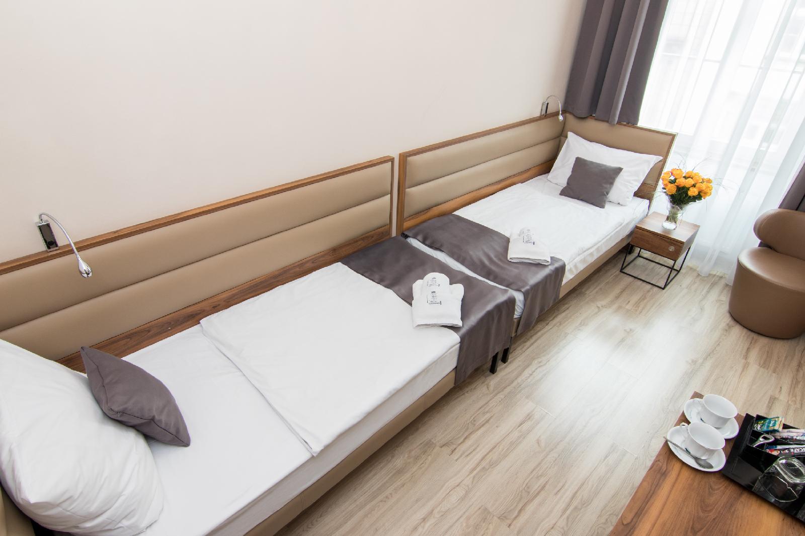 G12 Aparthotel