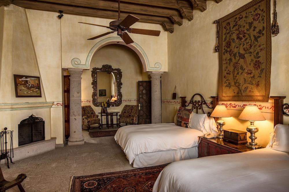 Hacienda de los Santos Resort