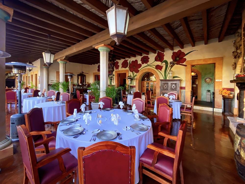 Hacienda de los Santos Resort