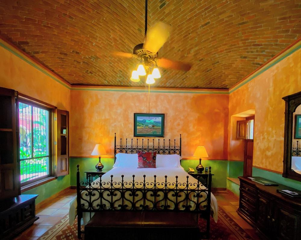 Hacienda de los Santos Resort
