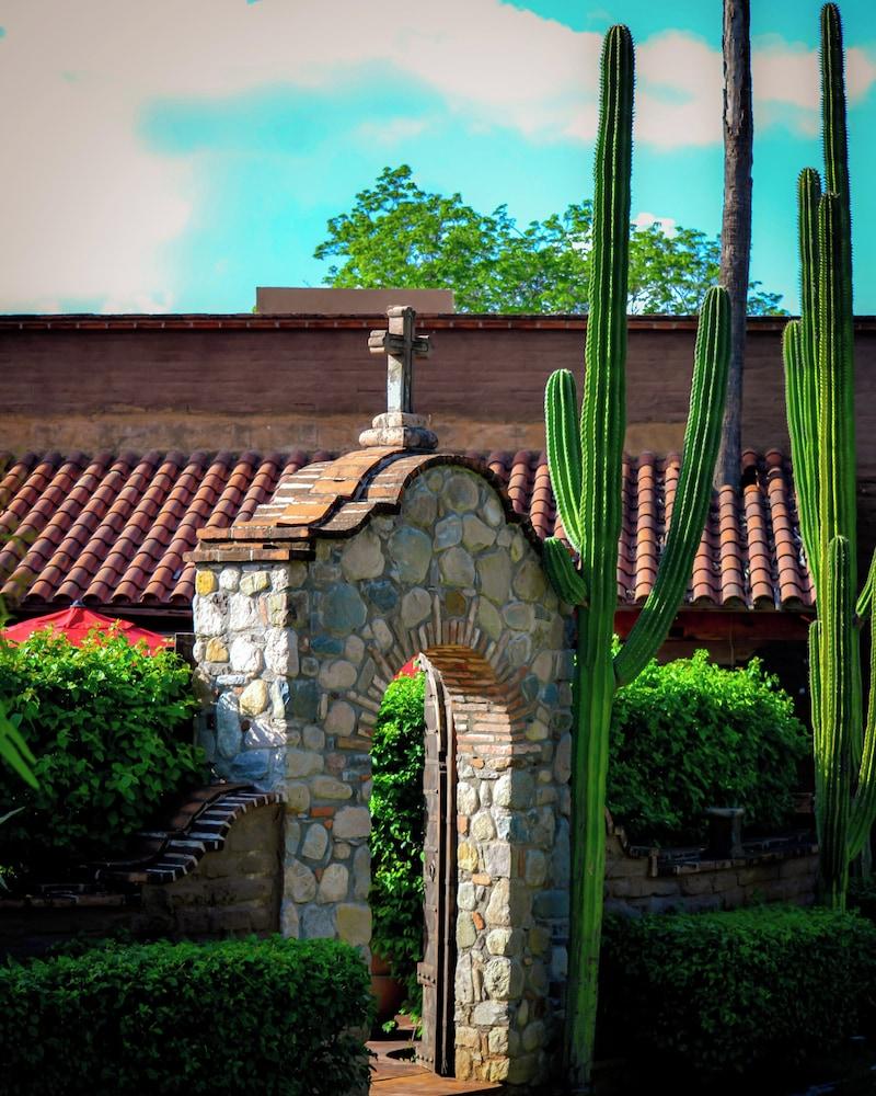 Hacienda de los Santos Resort