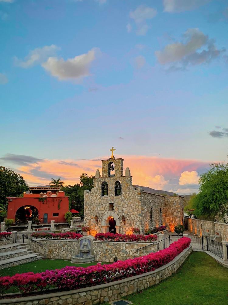Hacienda de los Santos Resort