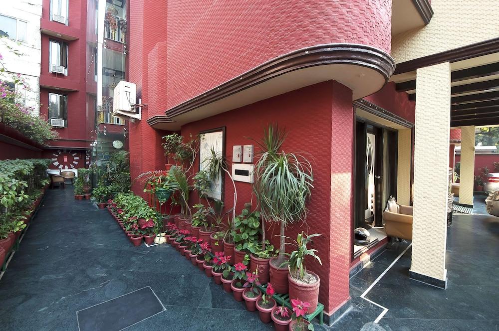 Golden Leaf Hotel