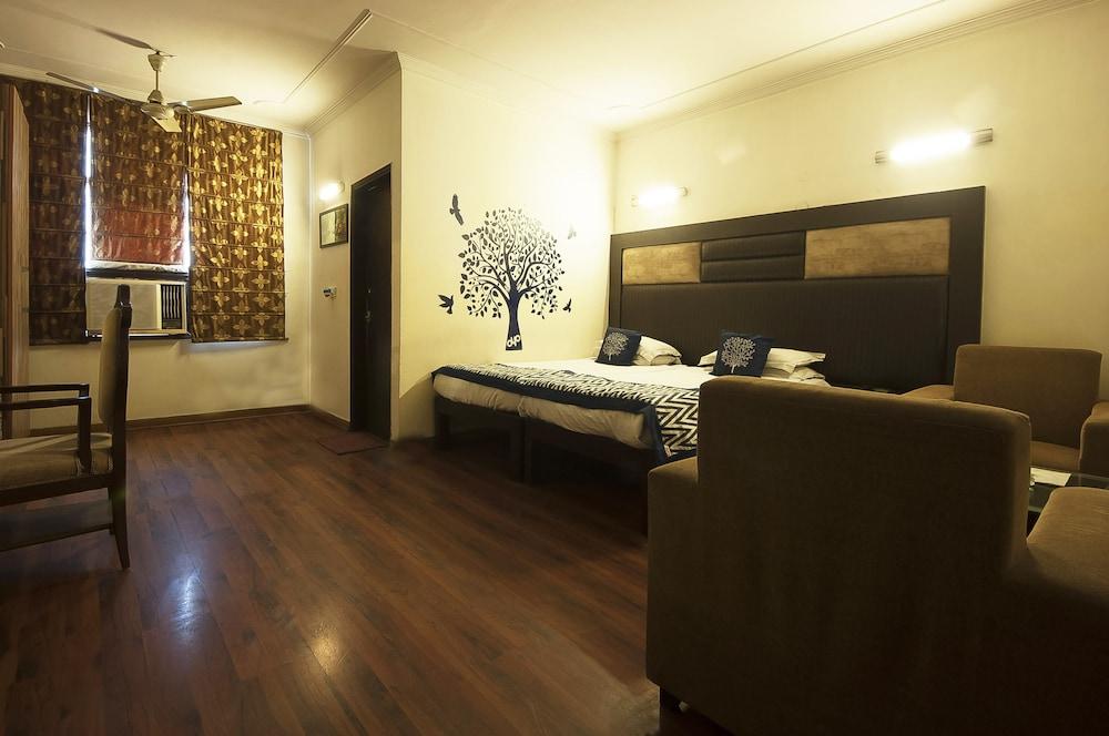 Golden Leaf Hotel