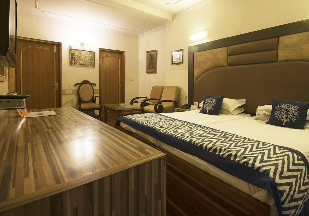 Golden Leaf Hotel
