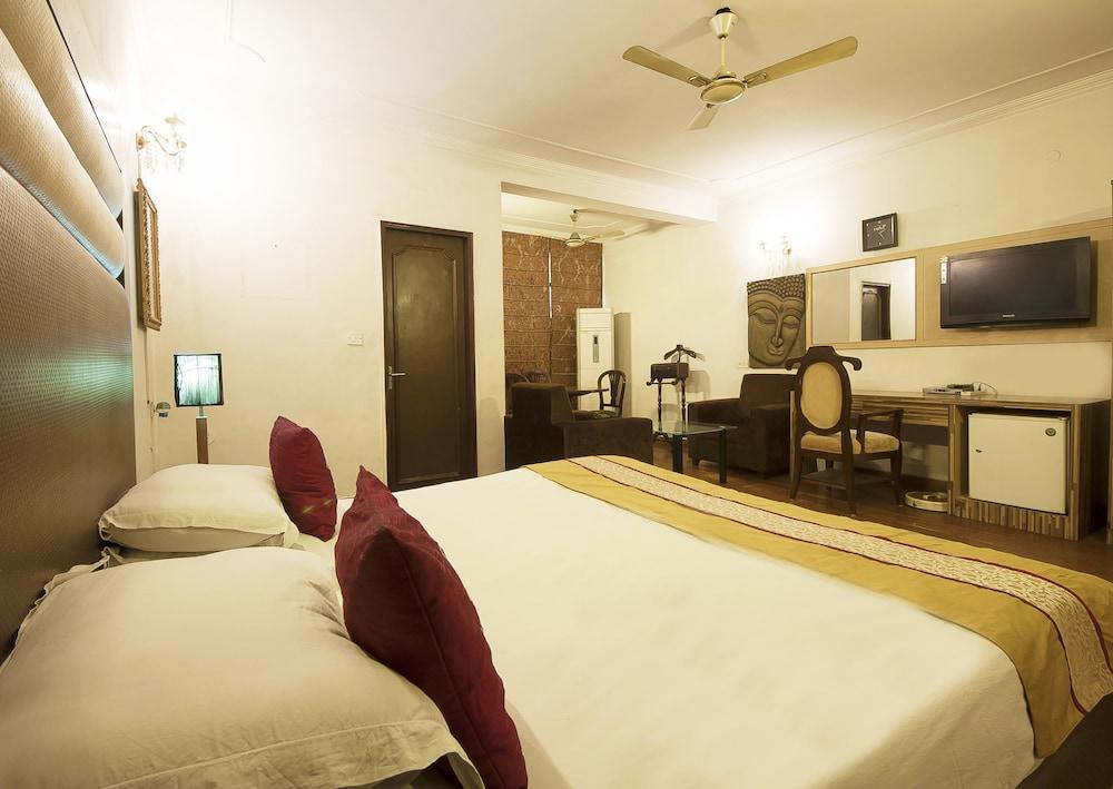 Golden Leaf Hotel