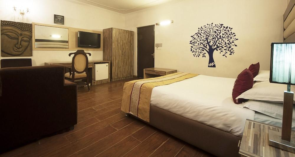 Golden Leaf Hotel