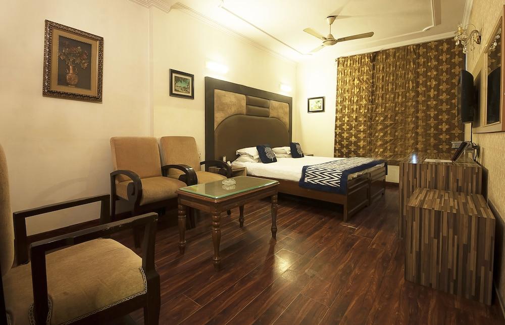 Golden Leaf Hotel