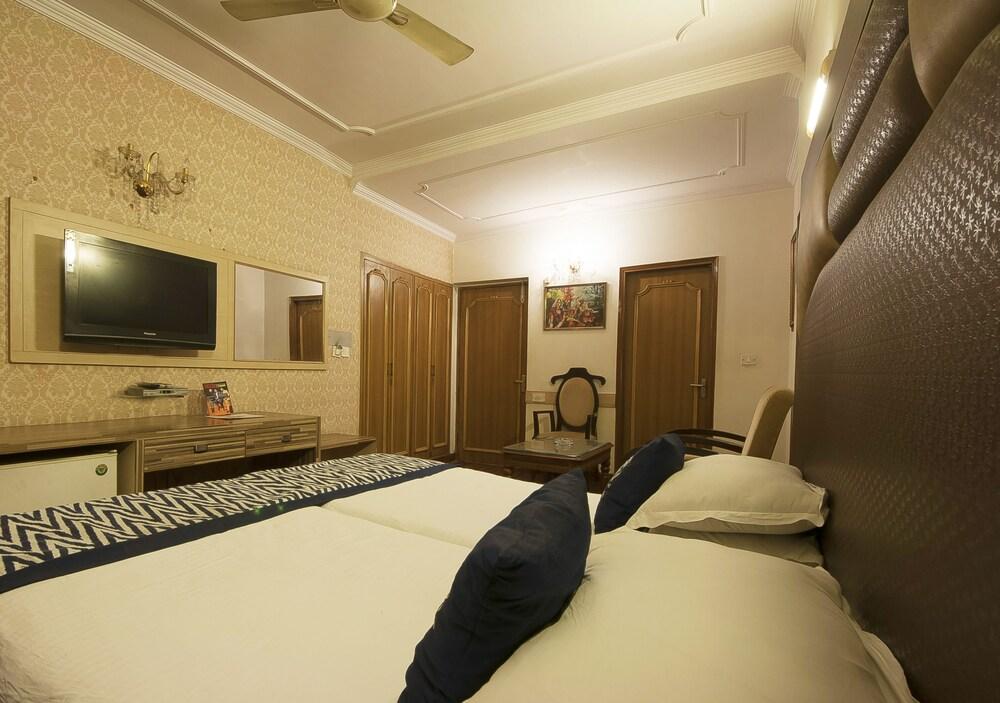 Golden Leaf Hotel