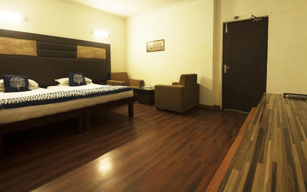 Golden Leaf Hotel