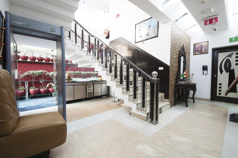 Golden Leaf Hotel