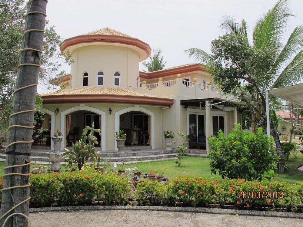 La Estrella Beach Resort and Cabilao Dive Center