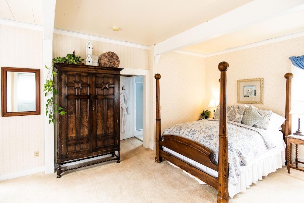 Headlands Inn B&B