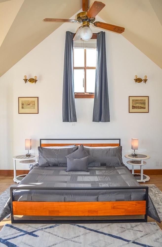 Headlands Inn B&B