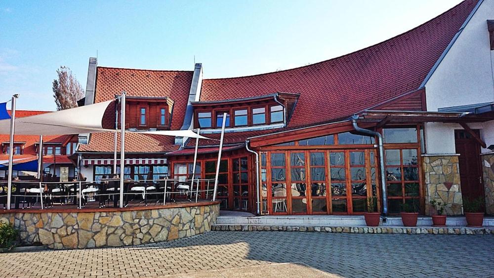 Balatonfoi Yacht Club Hotel