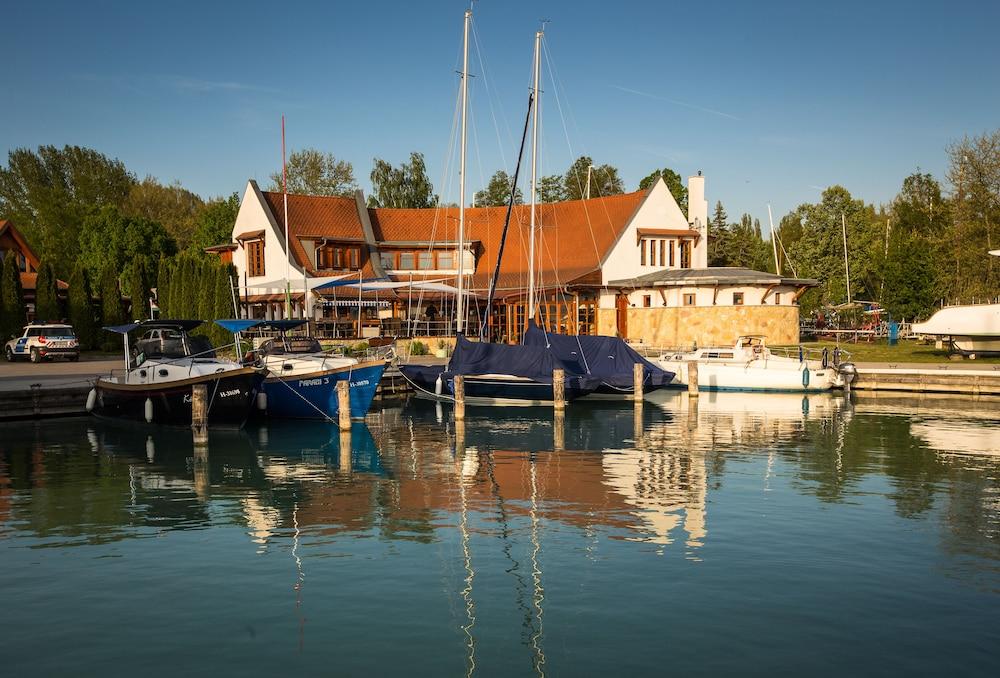 Balatonfoi Yacht Club Hotel