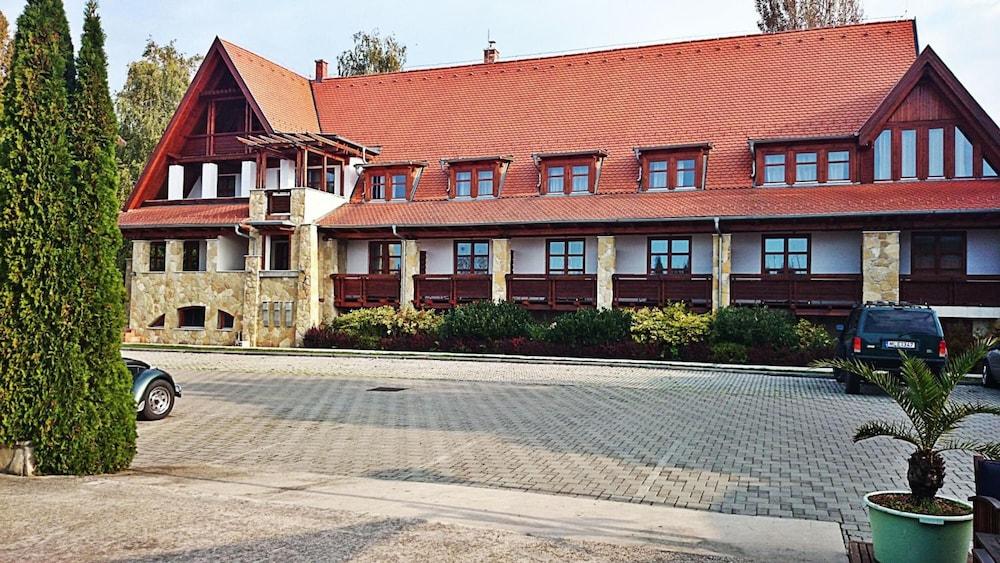 Balatonfoi Yacht Club Hotel