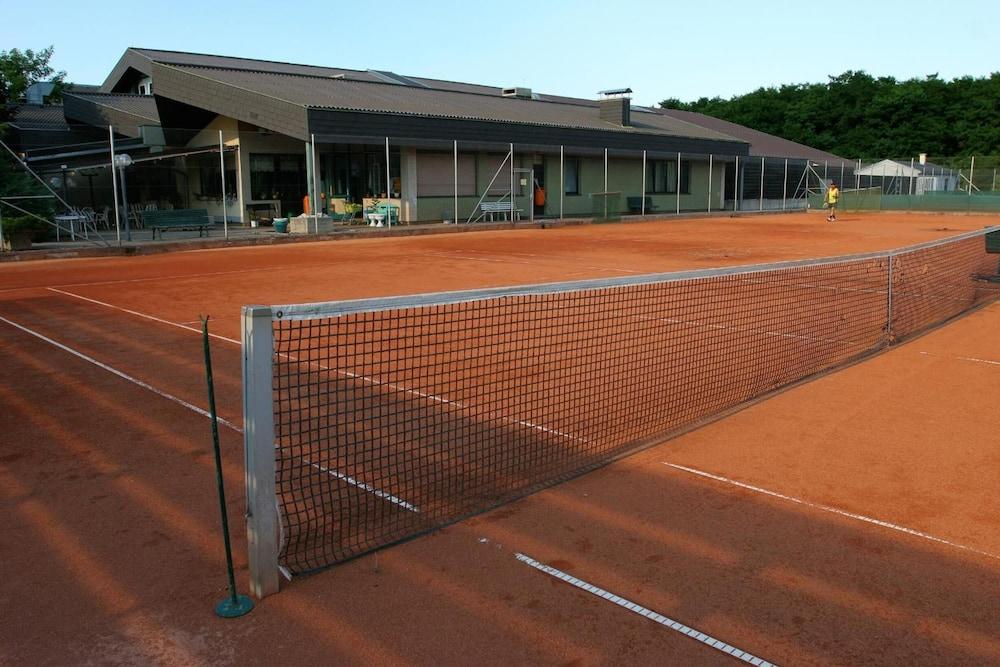 Tennis- Und Freizeitzentrum Neudoerfl