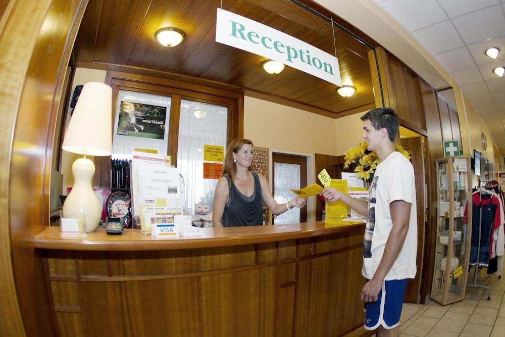 Tennis- Und Freizeitzentrum Neudoerfl