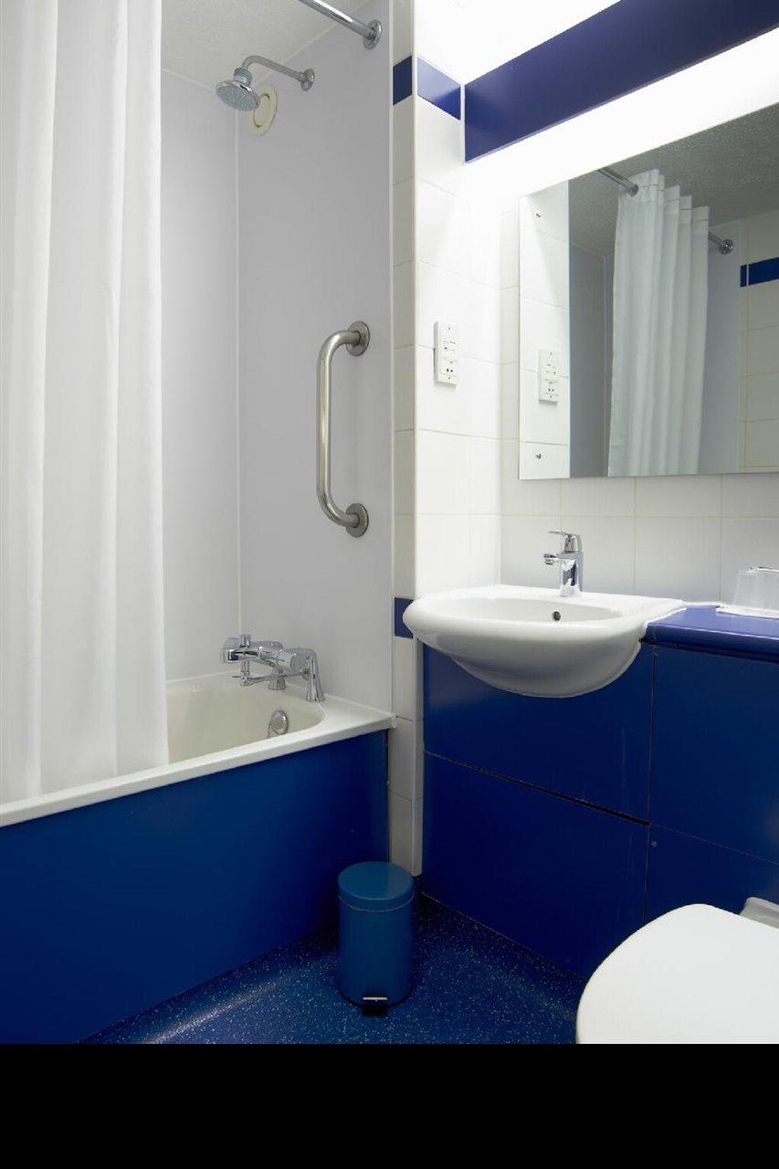 Travelodge Bicester Cherwell Valley M40