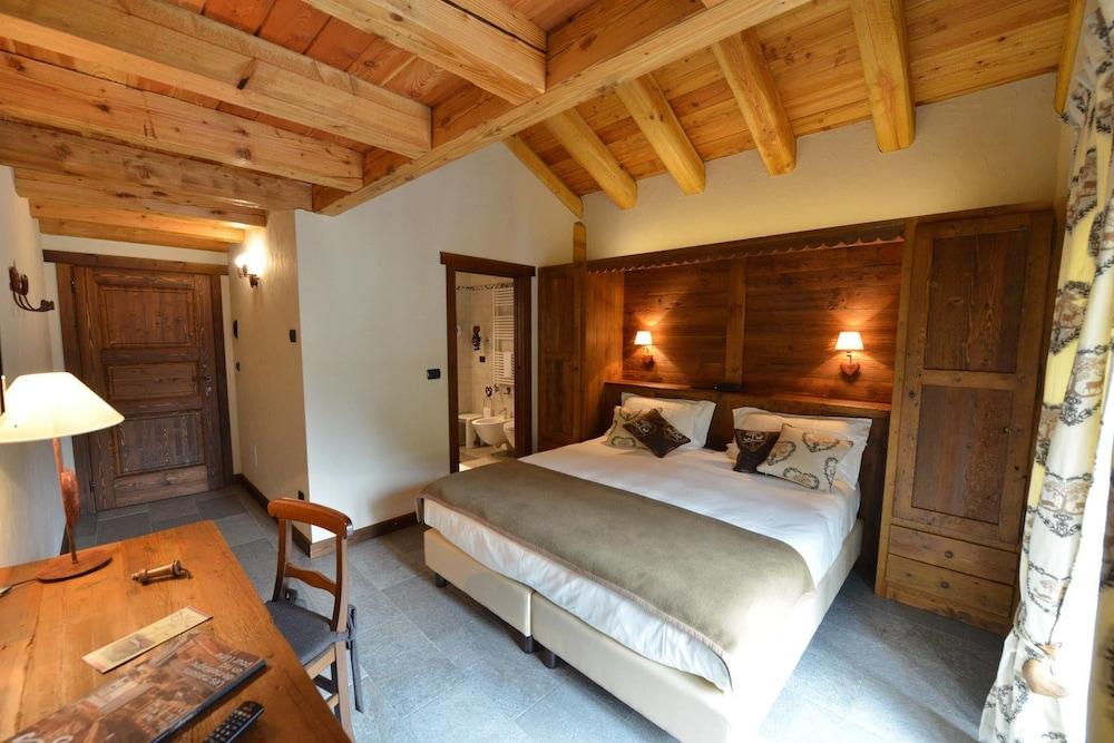 Hotel De La Tor