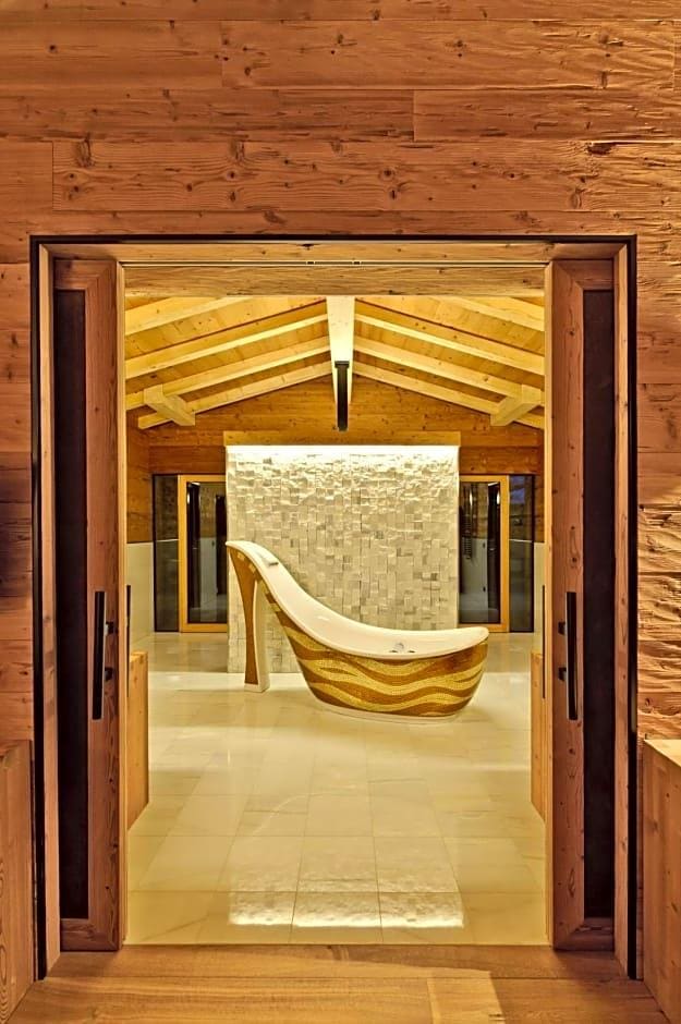 Fanes Dolomiti Wellness Hotel