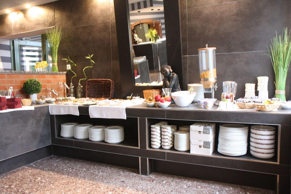 SL'otel  BudgetHotel