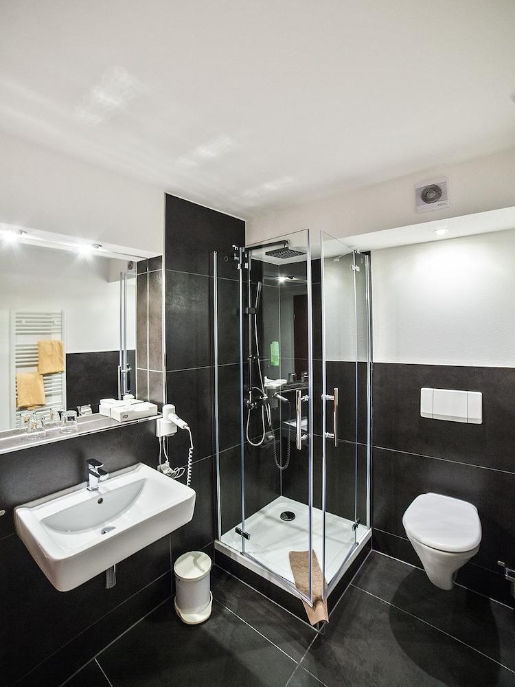 SL'otel  BudgetHotel