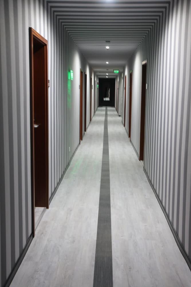 SL'otel  BudgetHotel
