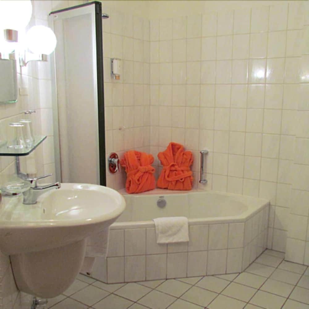 CAREA Ferien- & Reitsport-Hotel Brunnenhof