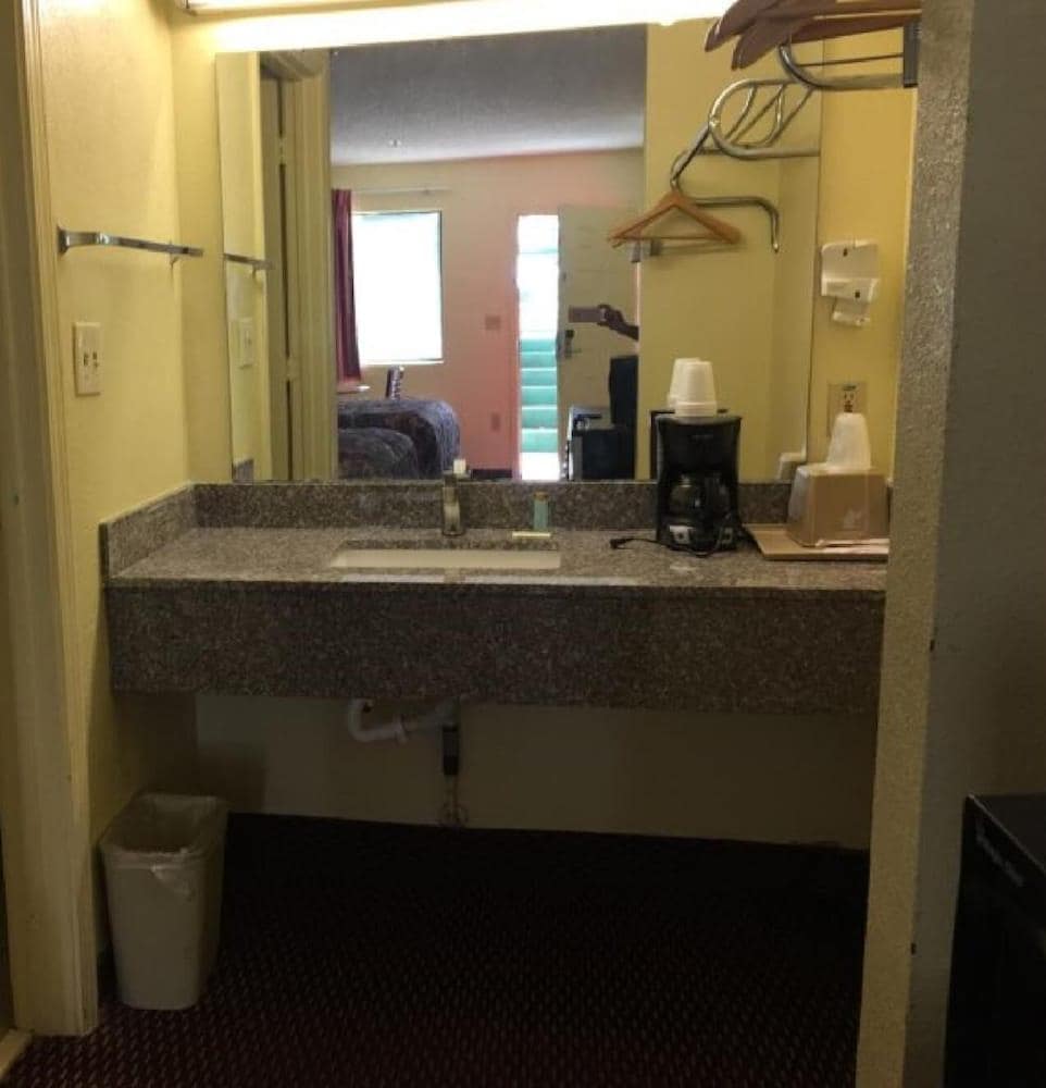 Relax Inn Albany