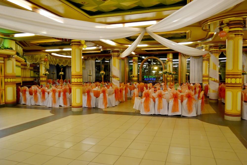 Golden Palace