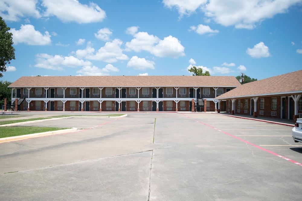 Countryside Inn