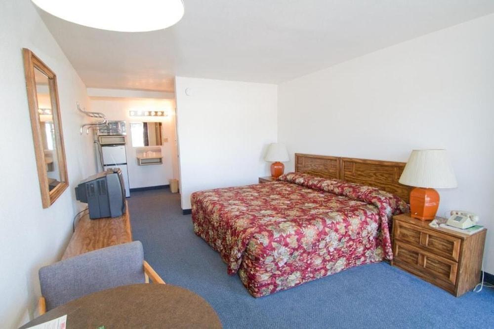 Brooks Street Motor Inn